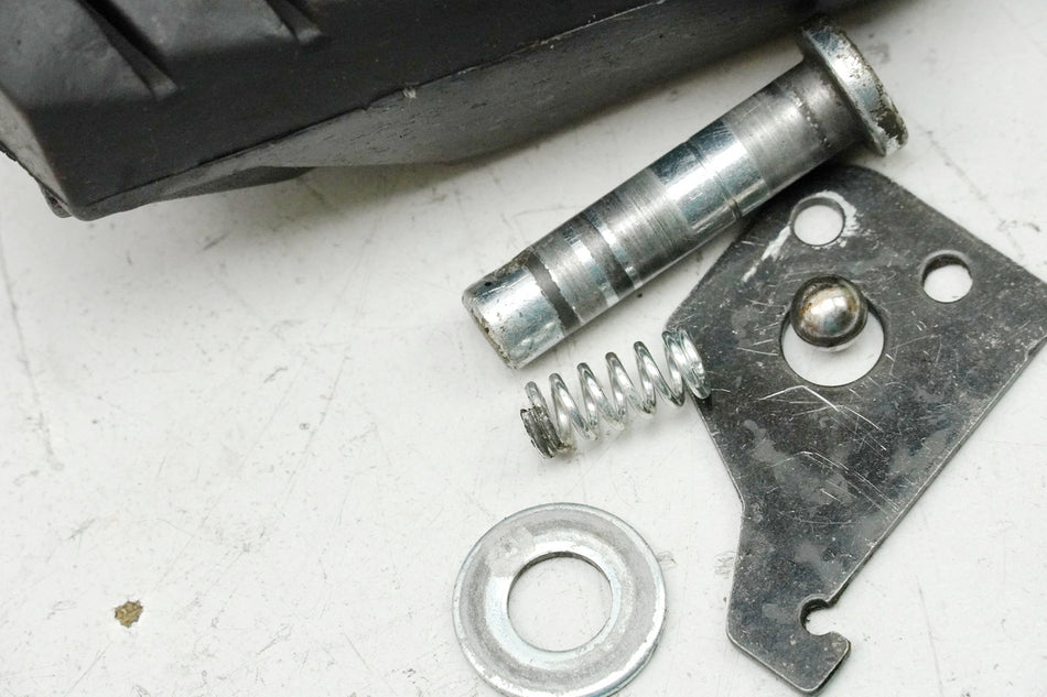 Royal Enfield Himalayan Fußraste Sozius links Footrest 18173 km
