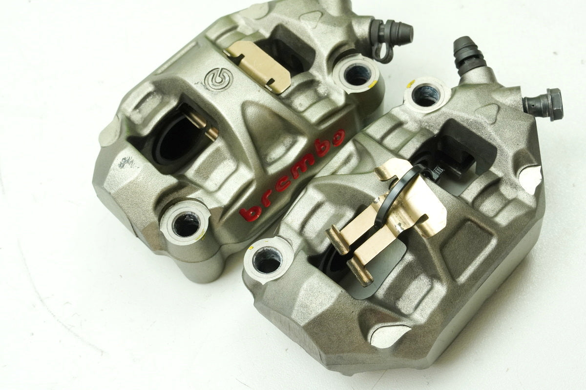 KTM 1290 SUPERDUKE R Bremssattel vorn li re Brembo Bremszange Bremskolben