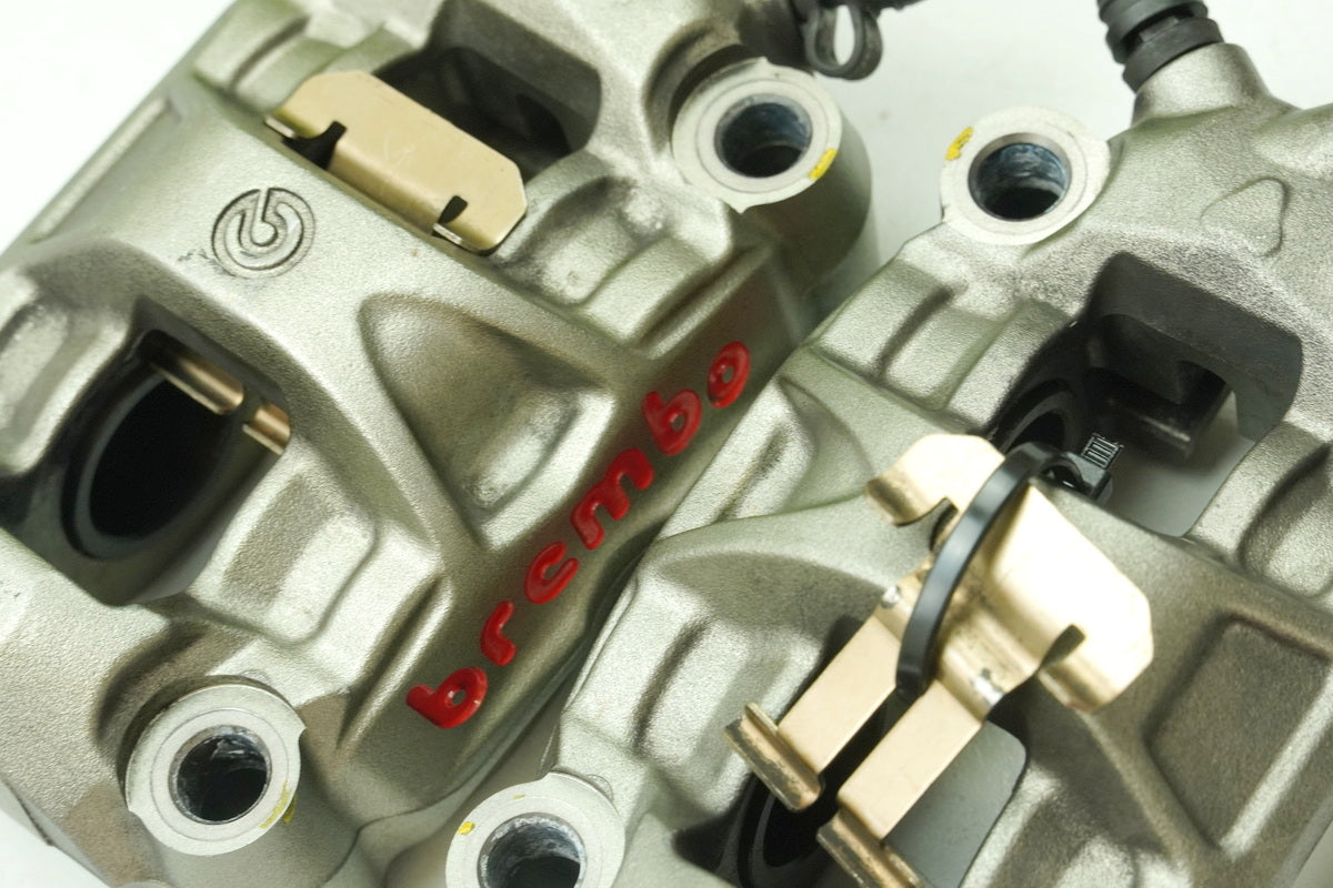 KTM 1290 SUPERDUKE R Bremssattel vorn li re Brembo Bremszange Bremskolben