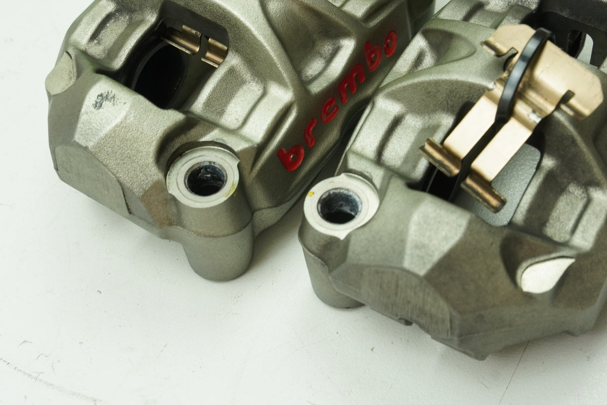 KTM 1290 SUPERDUKE R Bremssattel vorn li re Brembo Bremszange Bremskolben