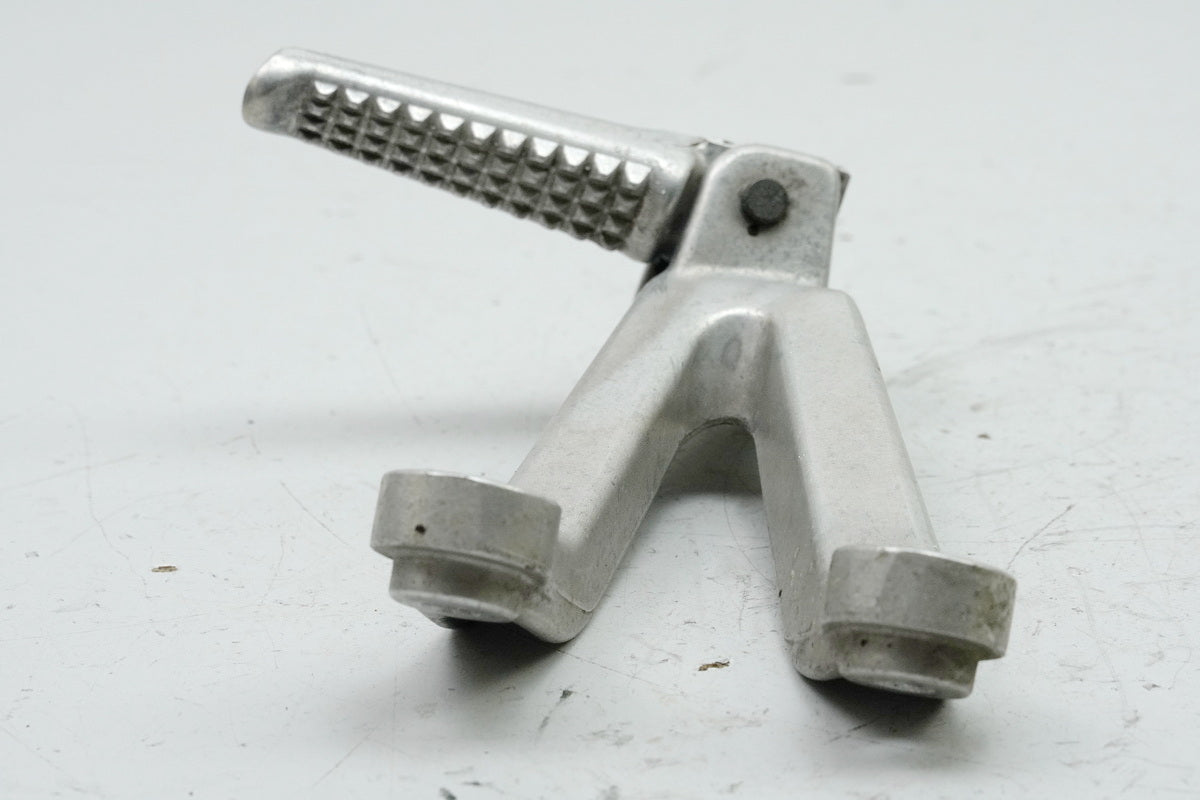 Honda CBR 900 SC28 Fußrastenanlage Sozius links Halter Fußraste Platte 92-95