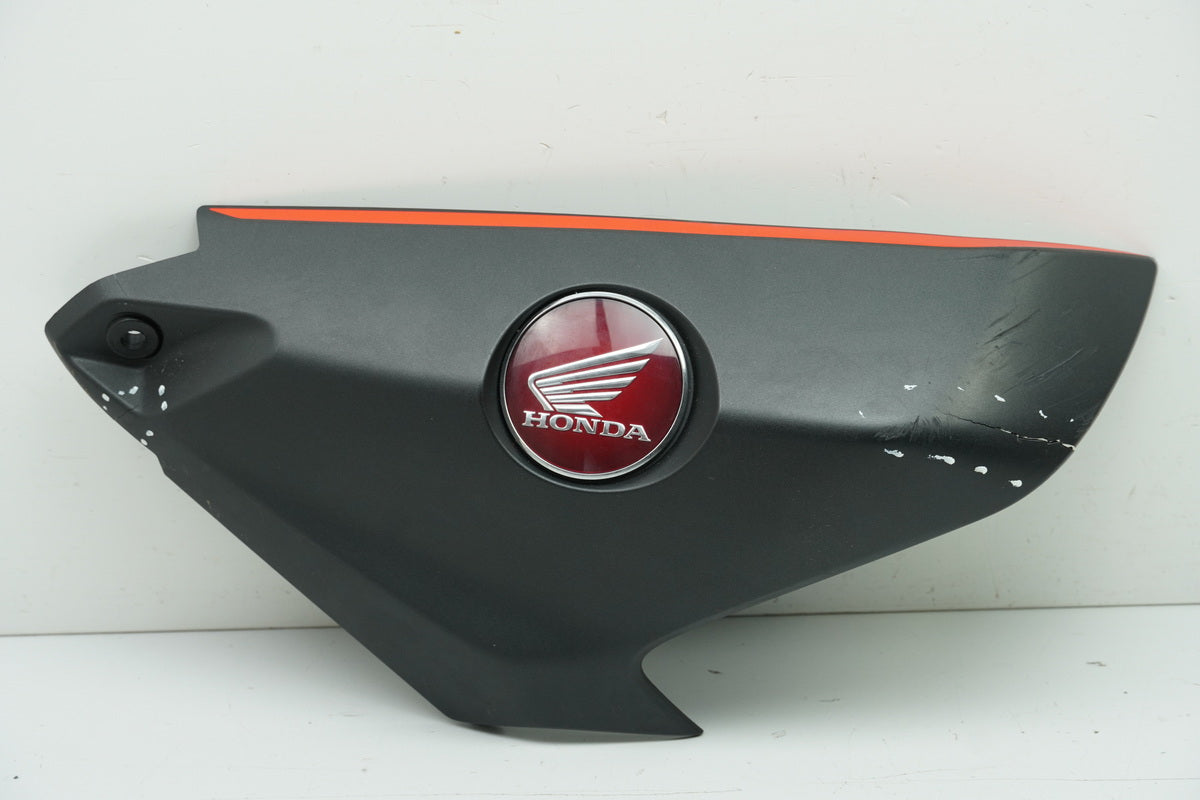 HONDA CBR 1000 RR ABS SC77 Verkleidung Tank links Abdeckung Emblem 86212-MJK-N20