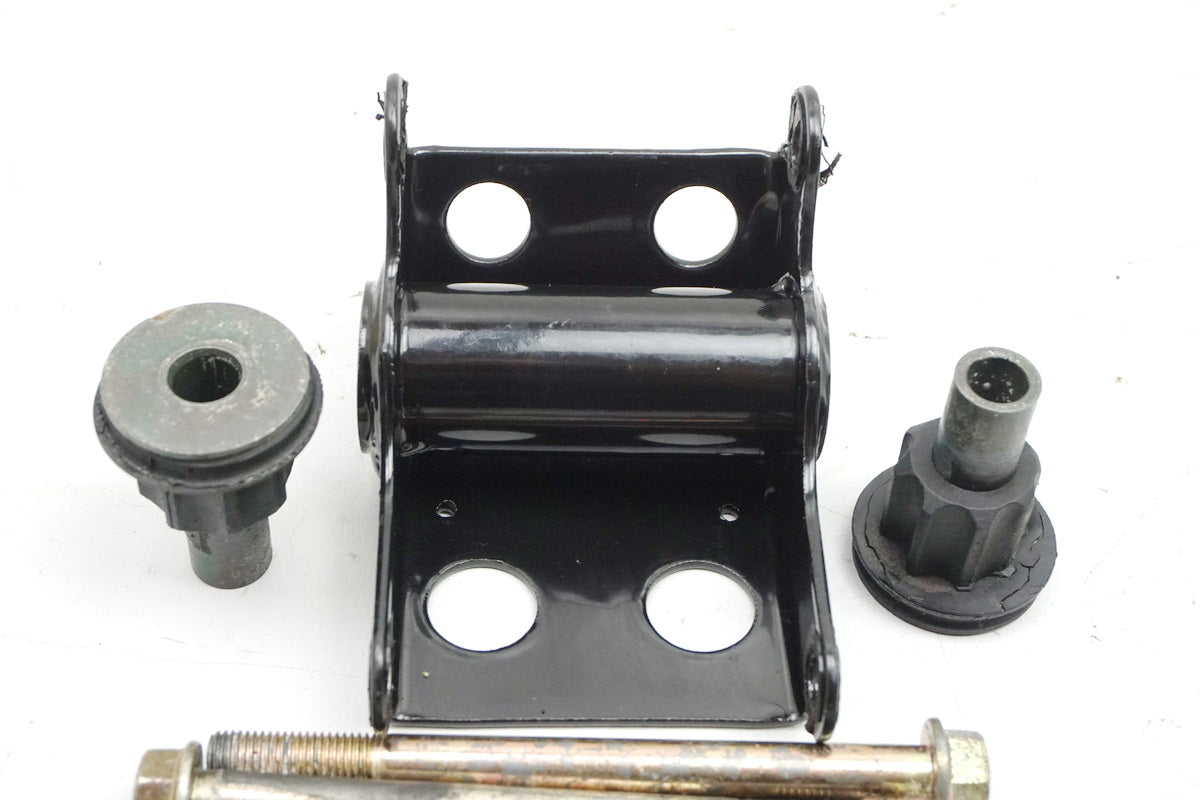 DAELIM VL 125 FI DAYSTAR BA1 Soporte Motor Tornillos Soporte de motor Perno