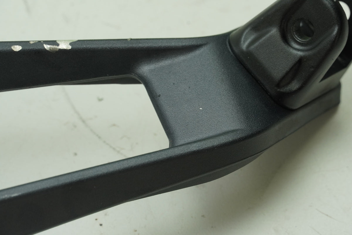 KTM 1290 SUPERDUKE Soporte estribera pasajero izquierda Soporte estribera Reposapiés