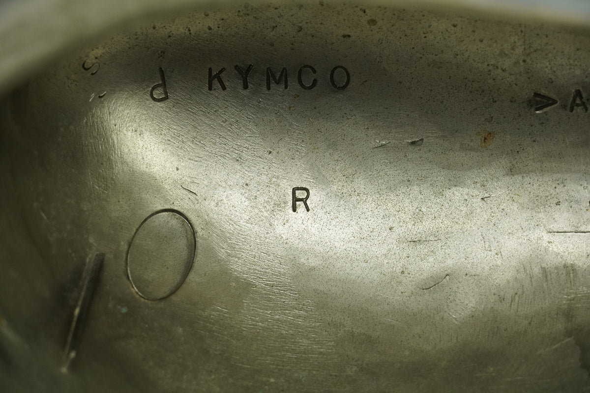 KYMCO ZING 125 RFBRF25AA Cubierta claxon derecho Tapa tanque embellecedor lateral