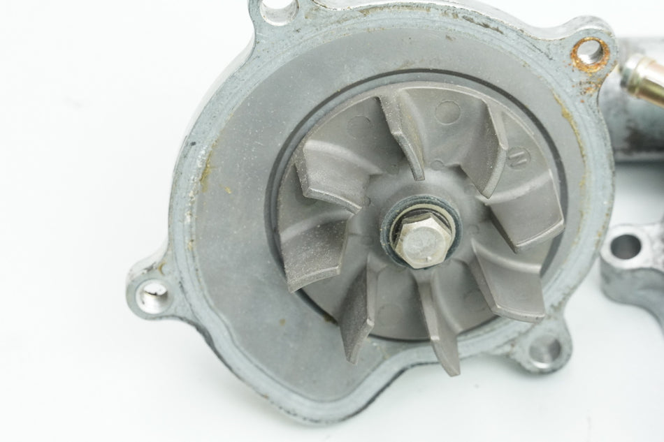 SUZUKI GSX-R 750 WVBD 600 K1 K2 K3 Bomba de agua Tapa de motor Water Pump 1740035F11
