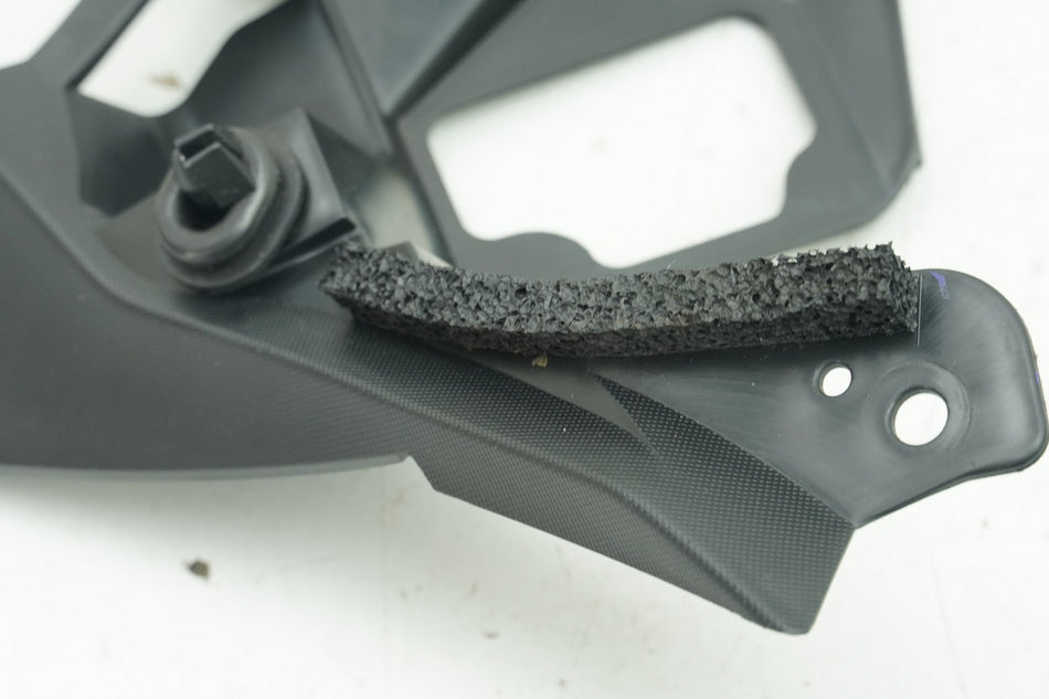 YAMAHA MT07 RM04 Verkleidung innen links Tank Deckel Abdeckung Tankverkleidung