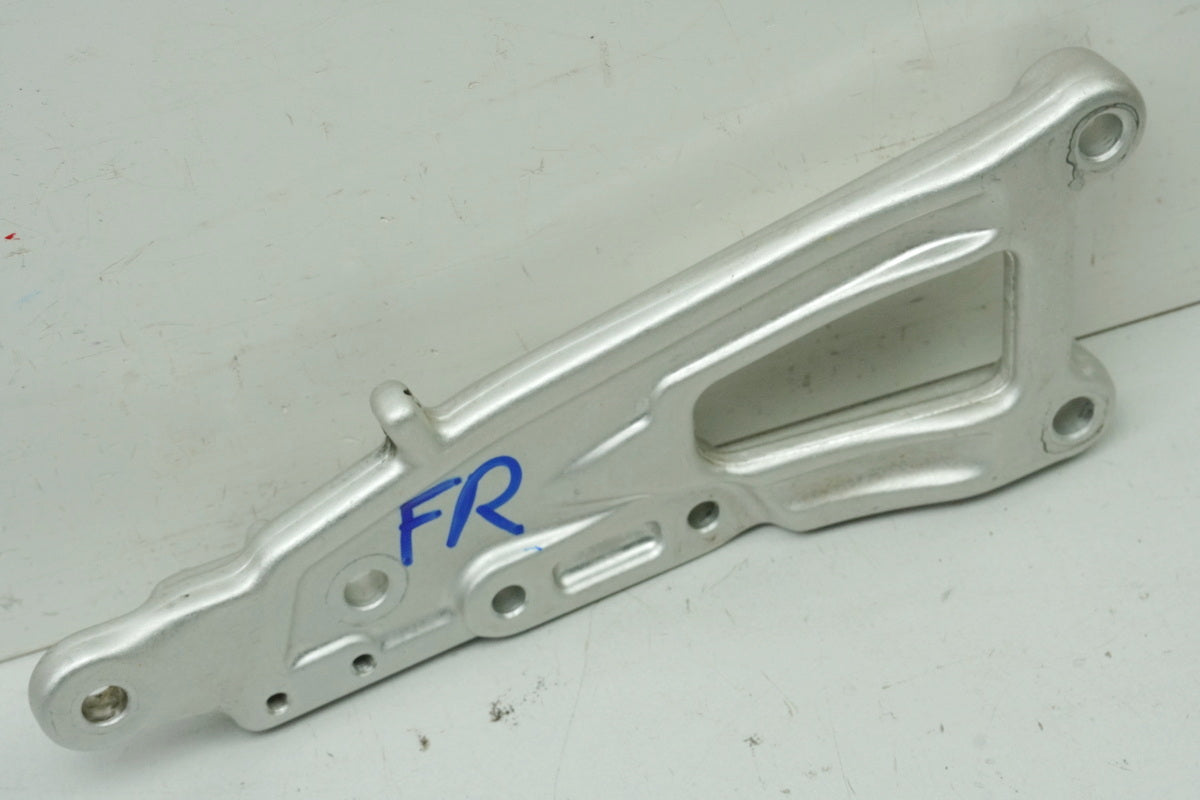 APRILIA RS 125 RS4 ZD4TW Fußrastenträger Fahrer rechts Halter Fußraste Platte