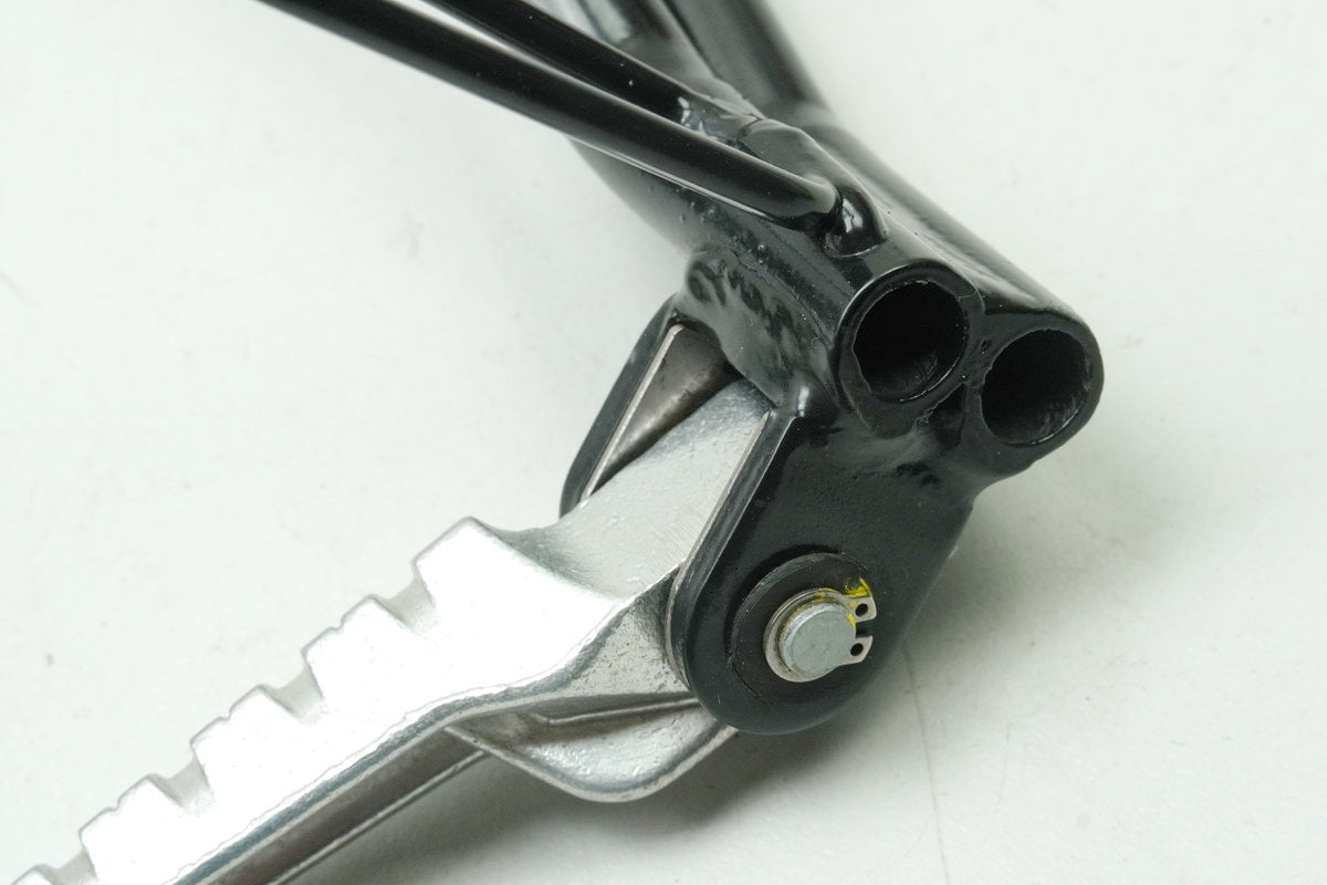 APRILIA RS 125 RS4 ZD4TW Fußrastenanlage Sozius links Halter Fußraste Träger