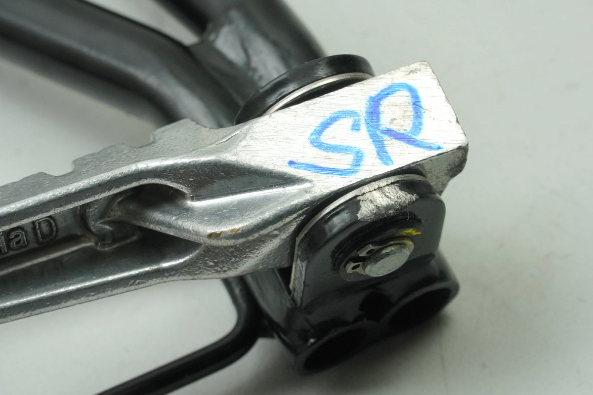 APRILIA RS 125 RS4 ZD4TW Fußrastenanlage Sozius rechts Halter Fußraste Träger
