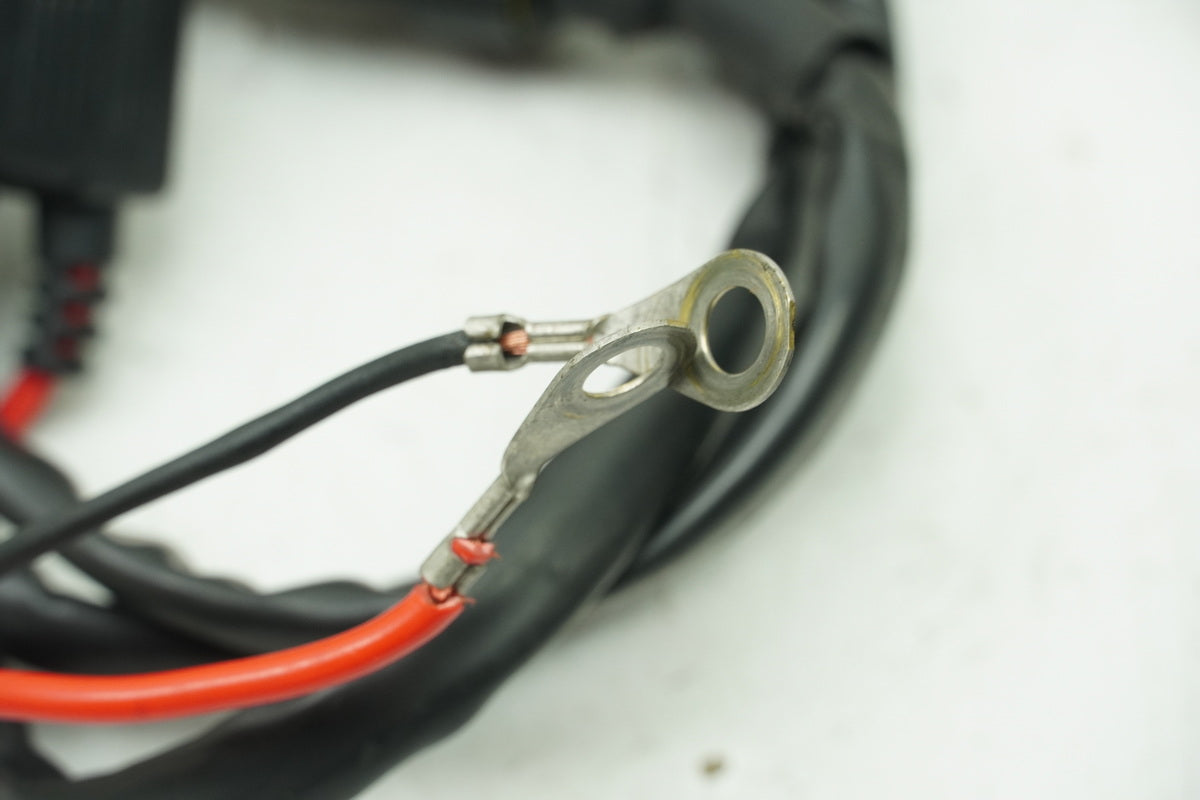 KTM 1290 SUPERDUKE Abdeckung Rahmen rechts Kniepad Cover Blende Bordsteckdose