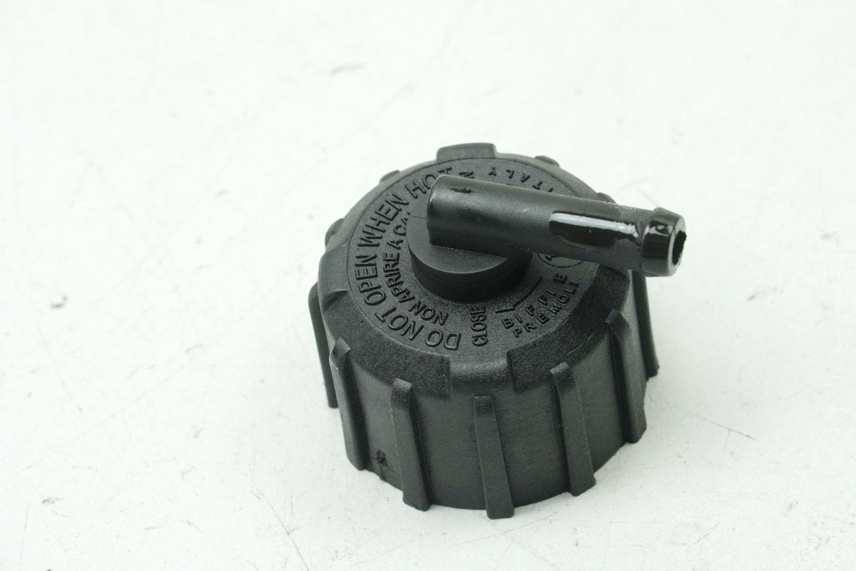 APRILIA RS 125 RS4 ZD4TW Kühlerdeckel Verschluß Kappe Kühler Stutzen Deckel