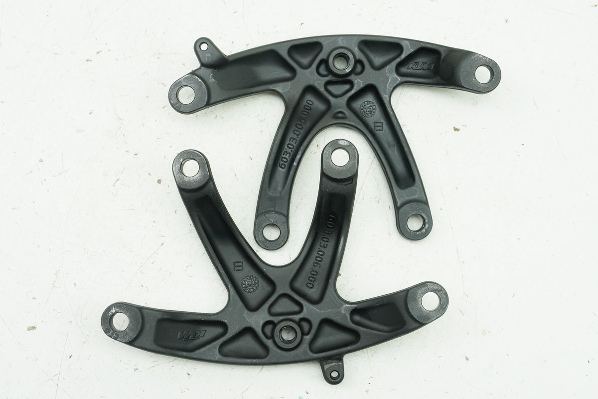 KTM 1290 SUPERDUKE Motorhalterung links rechts Halter Motor Halteplatte Schraube