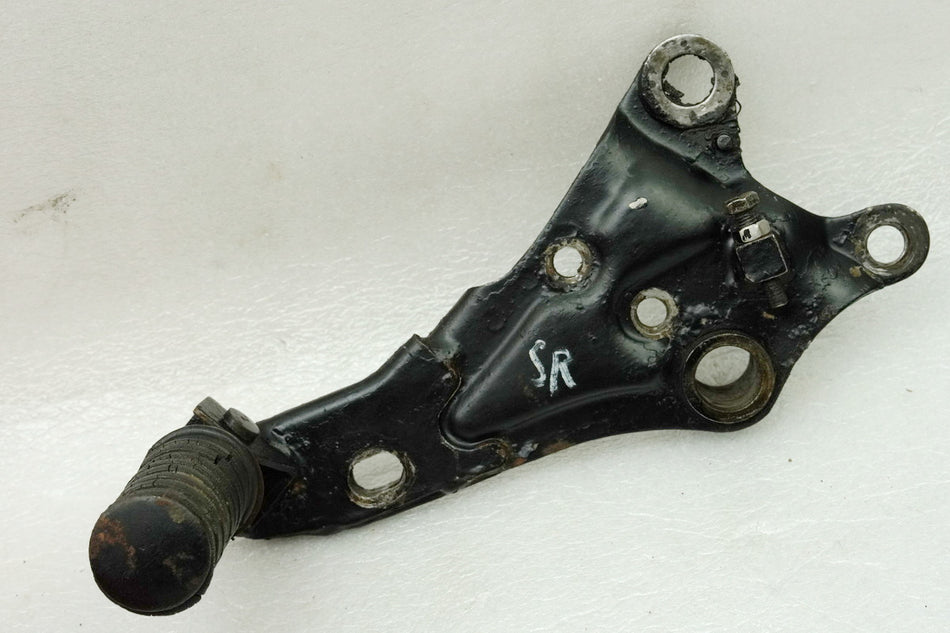 YAMAHA RD 250 1A2 Fußrastenanlage Sozius rechts Halter Fußraste Fußrastenplatte