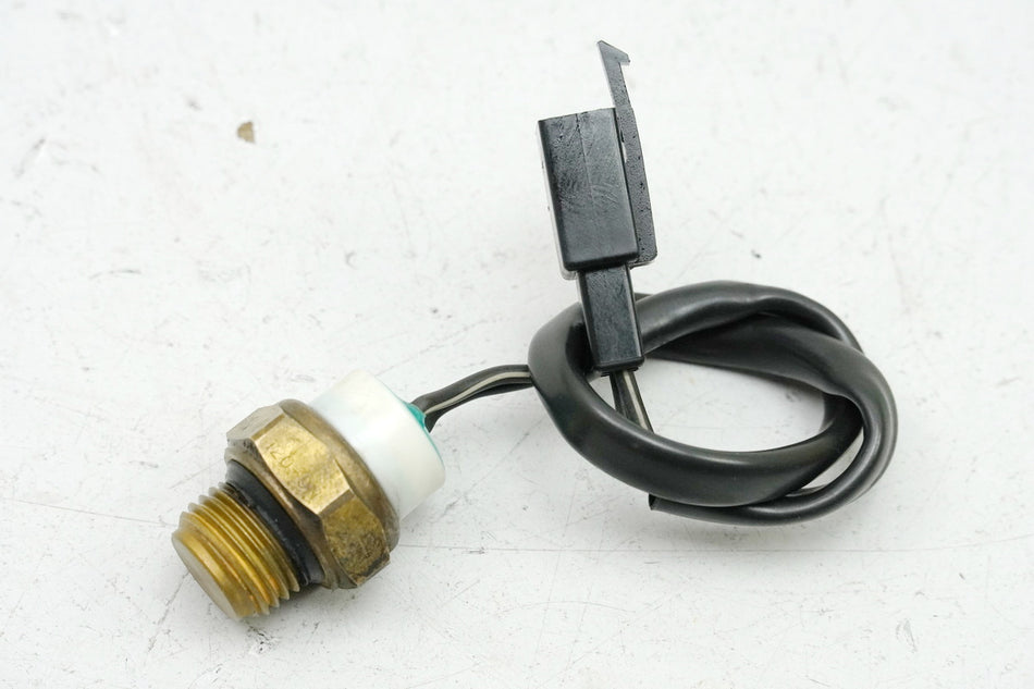 SUZUKI GSF 400 GK75B Bandit Termocontacto de ventilador de radiador en la caja del termostato