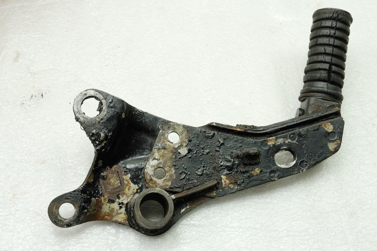 YAMAHA RD 250 1A2 Footrest Assembly Pillion Right Holder Footrest Plate