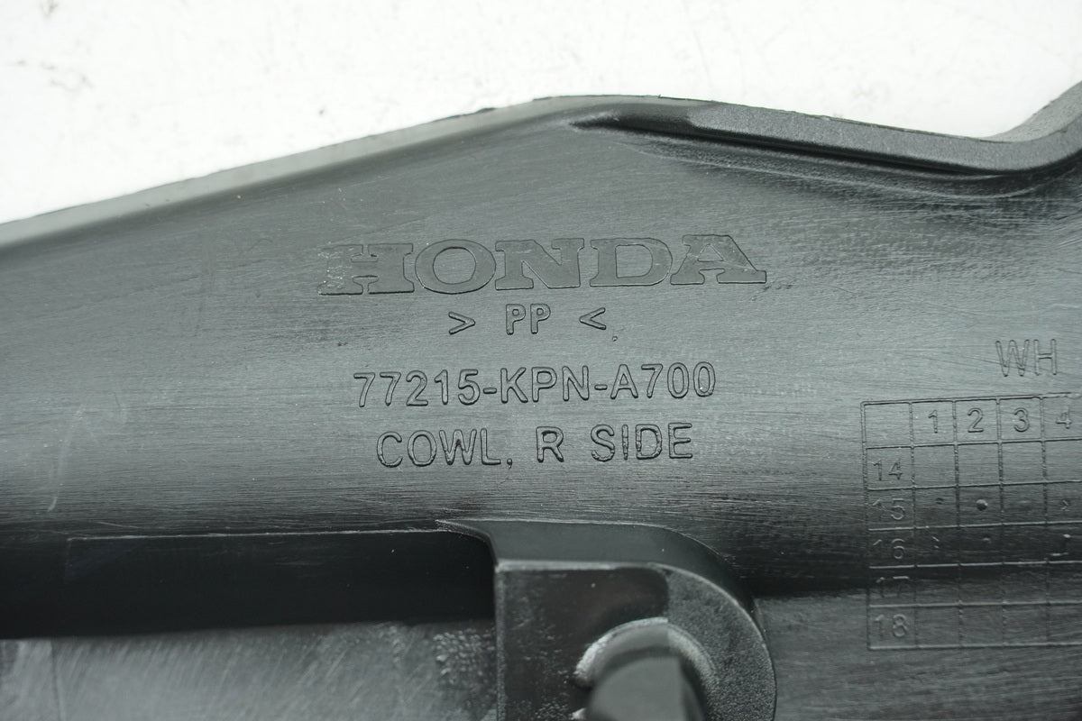 HONDA CB 125 F JC64 CARENADO TRASERO DERECHO INFERIOR CUBIERTA TAPA CARENADO