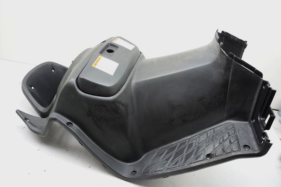 SUZUKI UH 125 BP BURGMAN K2-K6 Carenado zona reposapiés escudo piernas cubierta tacómetro