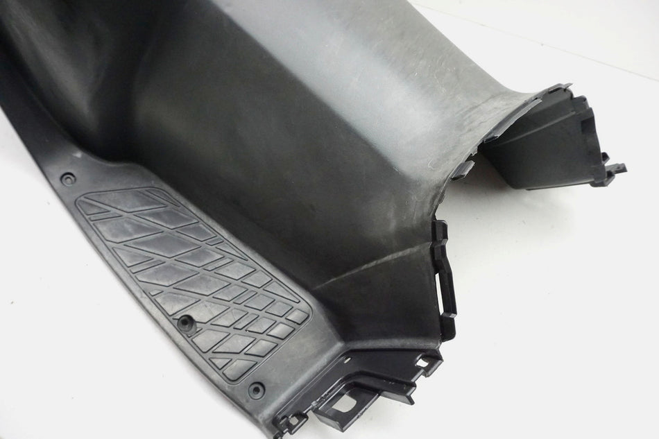SUZUKI UH 125 BP BURGMAN K2-K6 Carenado zona reposapiés escudo piernas cubierta tacómetro