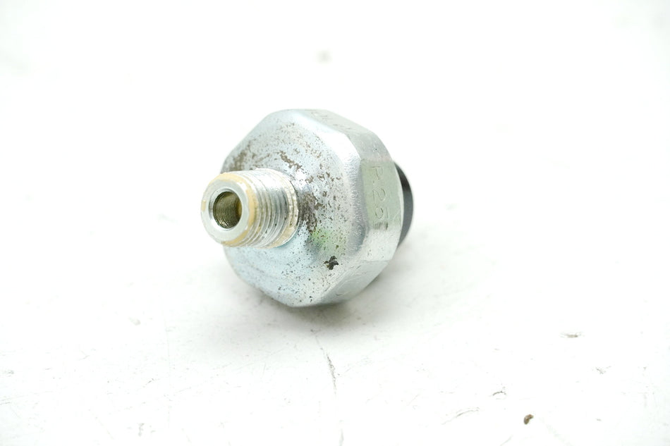Sensor de presión de aceite SUZUKI GSF 400 GK75B Bandit