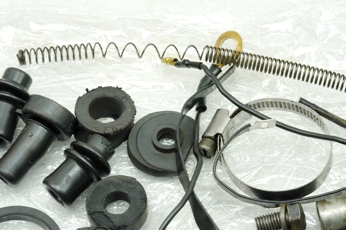 YAMAHA RD 250 1A2 Screws Nuts Small Parts (for Frame Fairing)