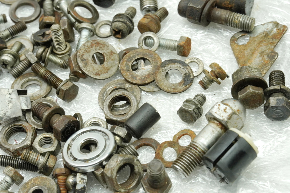 YAMAHA RD 250 1A2 Screws Nuts Small Parts (for Frame Fairing)