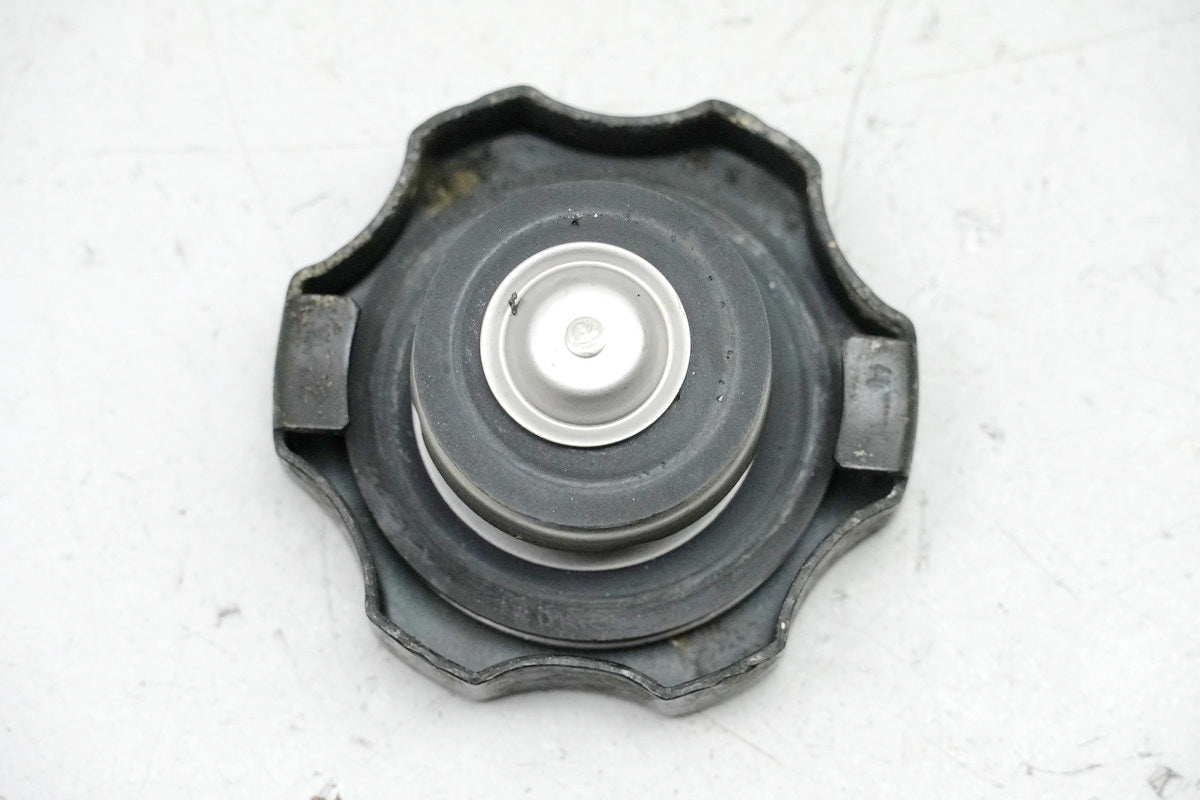 SUZUKI GSF 400 GK75B Bandit Tapa del radiador Tapa de cierre Cubierta del radiador
