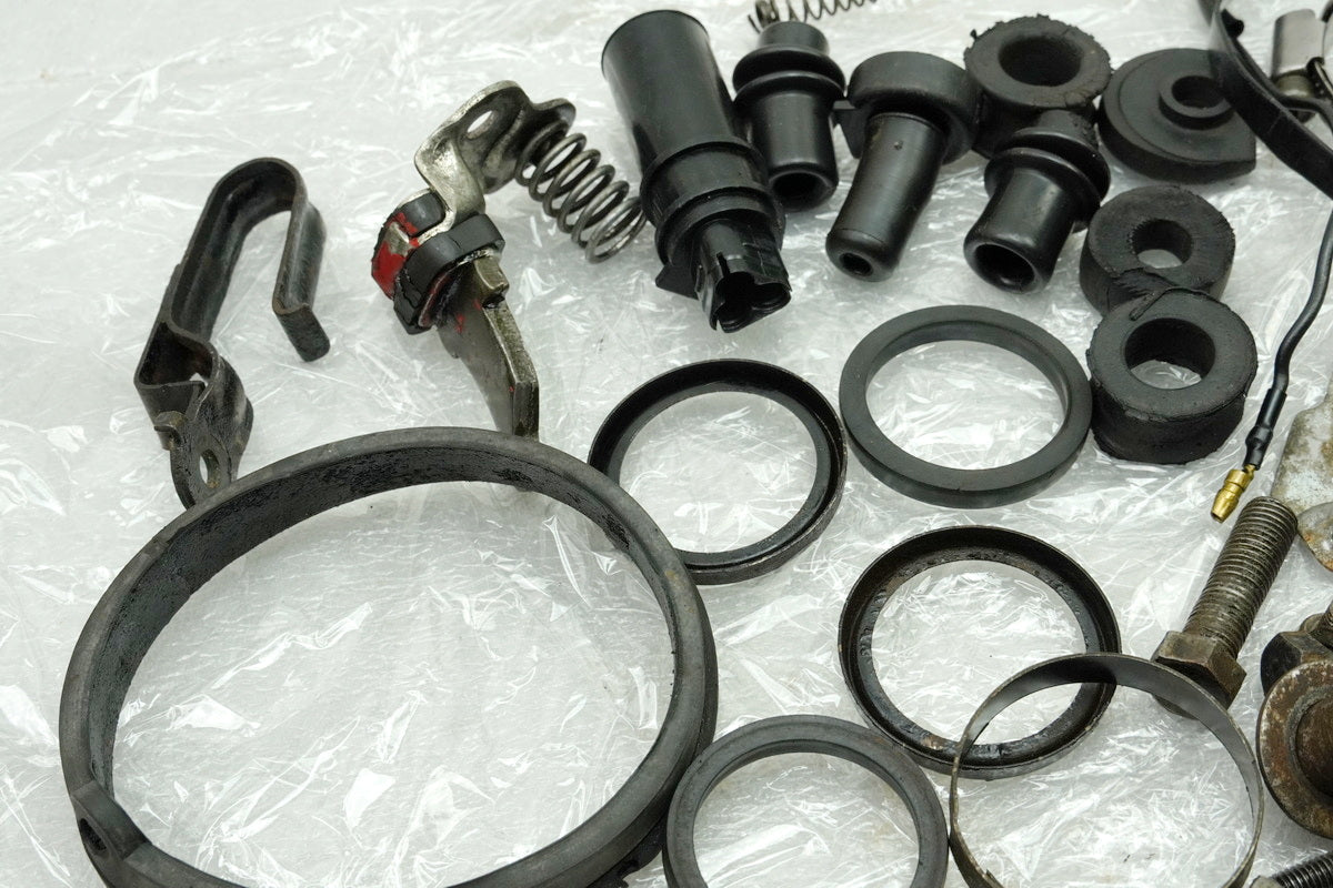 YAMAHA RD 250 1A2 Screws Nuts Small Parts (for Frame Fairing)