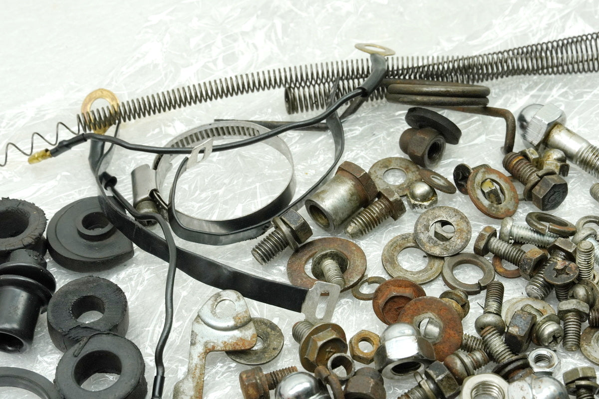 YAMAHA RD 250 1A2 Screws Nuts Small Parts (for Frame Fairing)