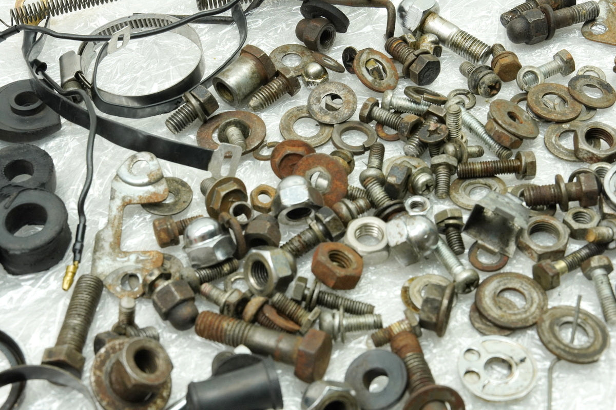 YAMAHA RD 250 1A2 Screws Nuts Small Parts (for Frame Fairing)