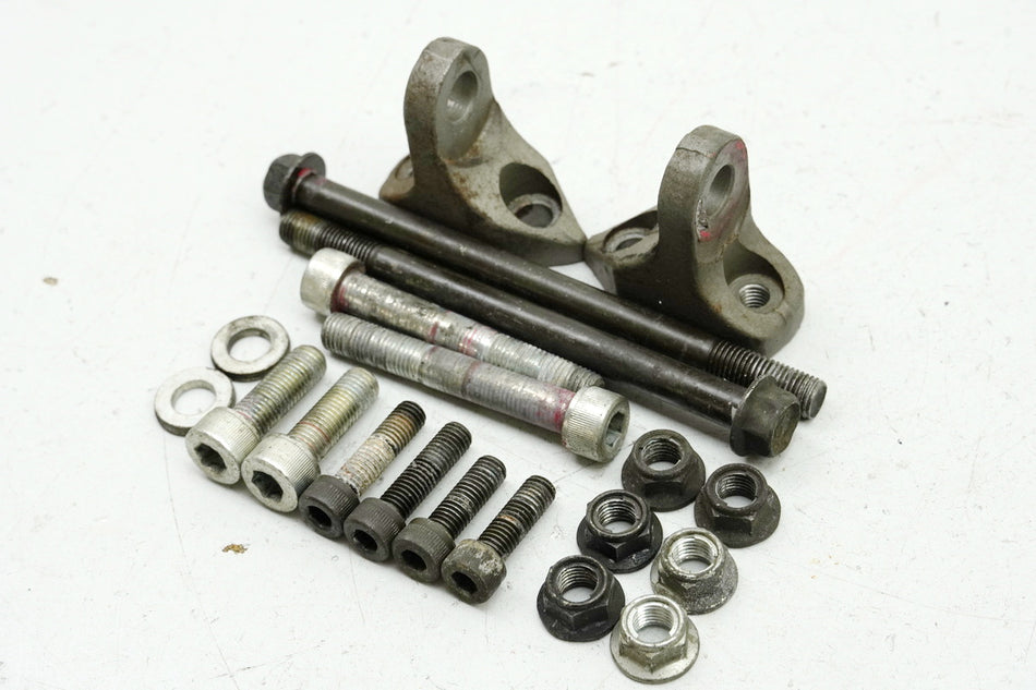 SUZUKI GSF 400 GK75B Bandit Motorhalter Halterung Motor Halter Achse Schrauben