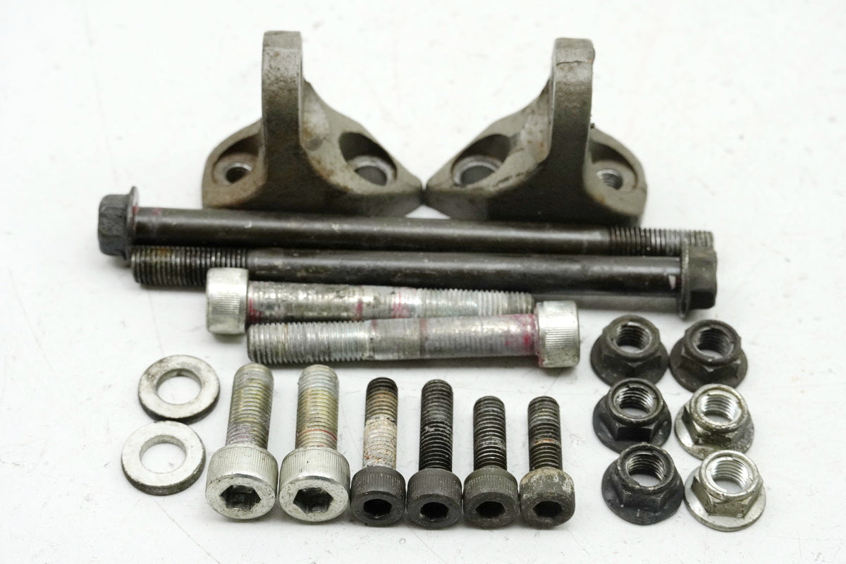 SUZUKI GSF 400 GK75B Bandit Soporte de motor Eje Tornillos