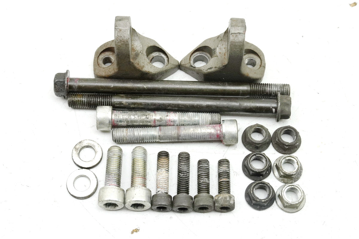 SUZUKI GSF 400 GK75B Bandit Soporte de motor Eje Tornillos