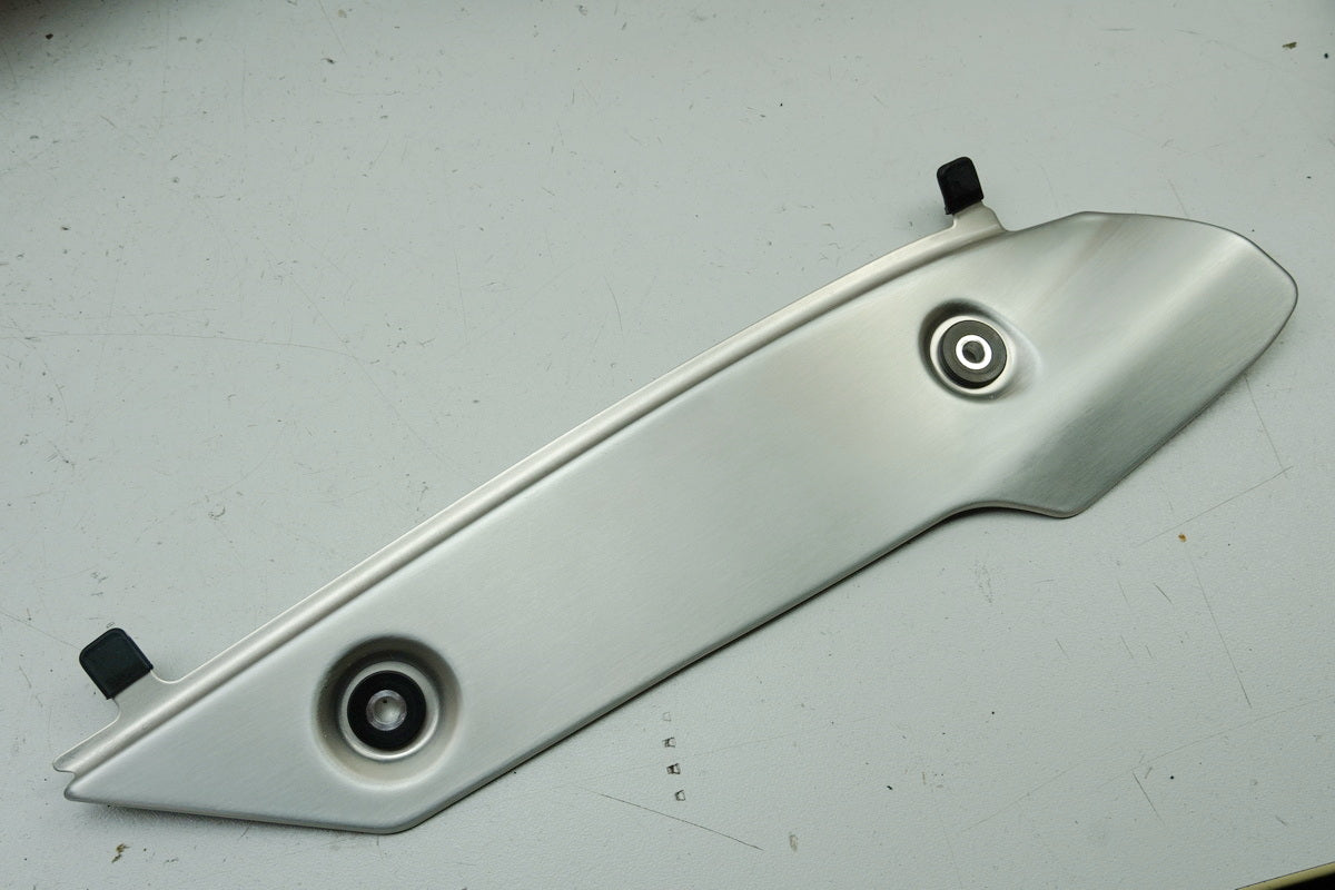 Yamaha YZF R1 RN32 RN49 Abdeckung rechts unten Motor Cover Hitzeschutz Krümmer