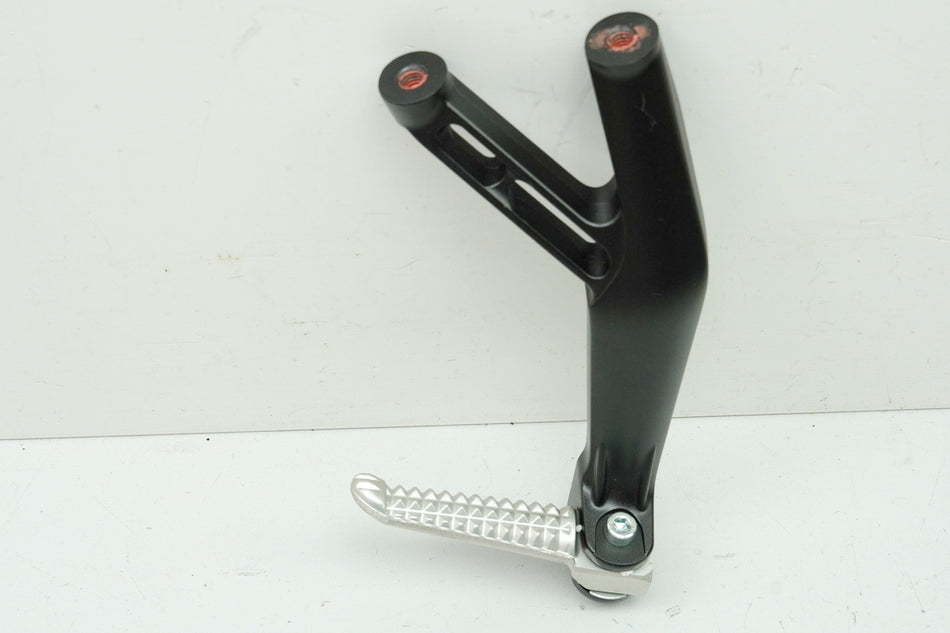 Yamaha YZF R1 RN32 RN49 RN65 R6 RJ27 Fußrastenanlage Sozius re. Halter Fußraste