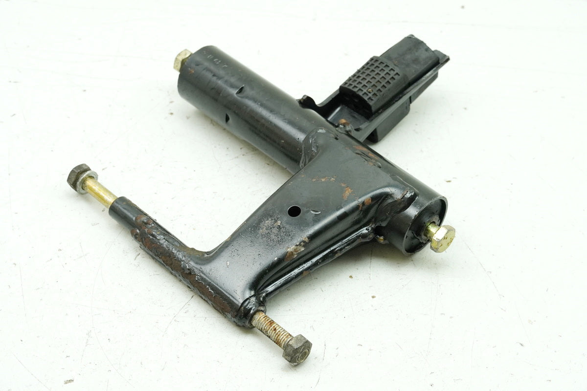 PIAGGIO SFERA 50 C01 Soporte motor Apoyo motor Fijación motor Refuerzo
