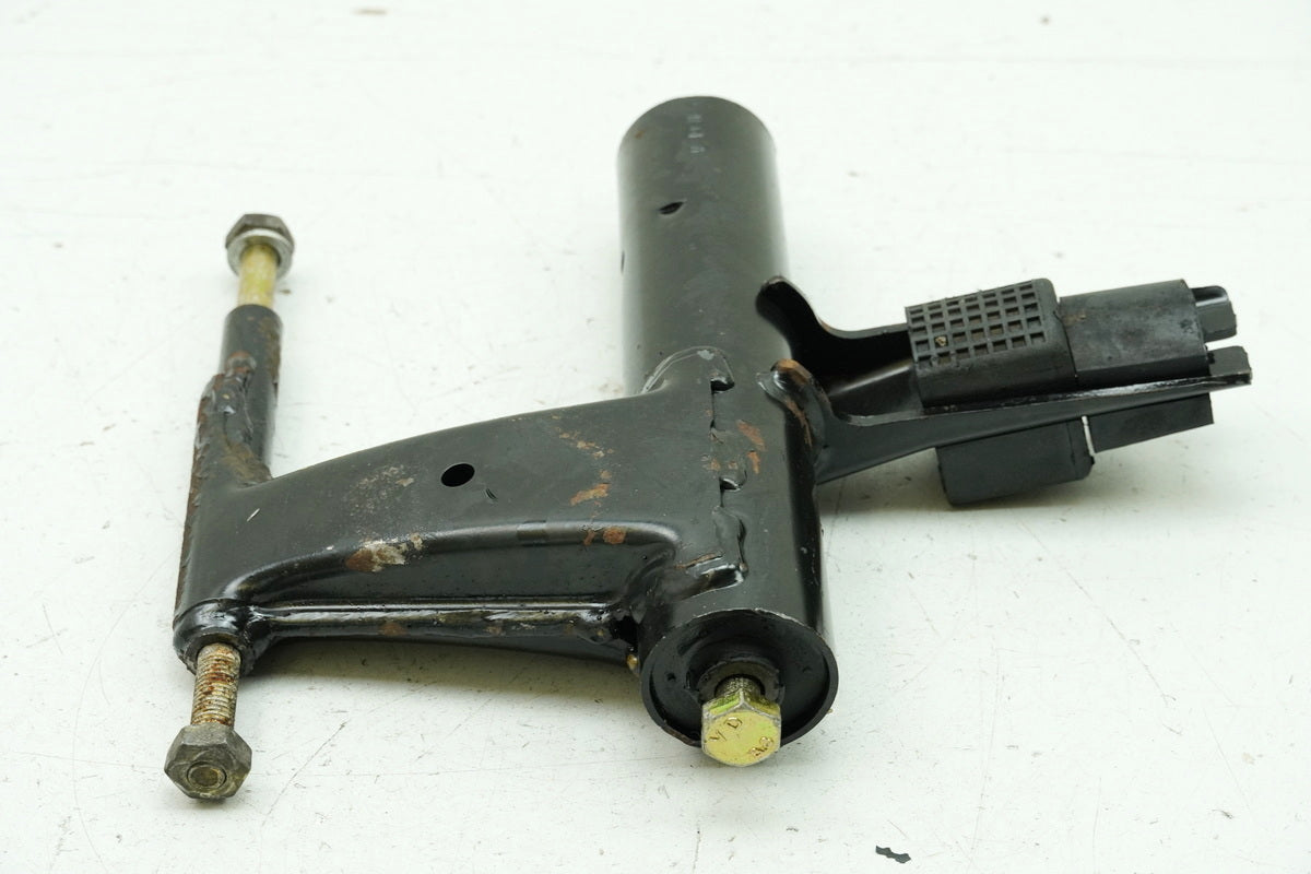 PIAGGIO SFERA 50 C01 Soporte motor Apoyo motor Fijación motor Refuerzo