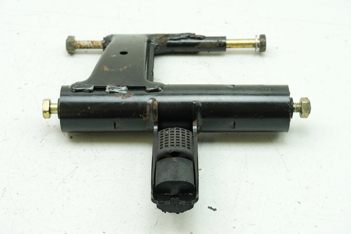 PIAGGIO SFERA 50 C01 Soporte motor Apoyo motor Fijación motor Refuerzo