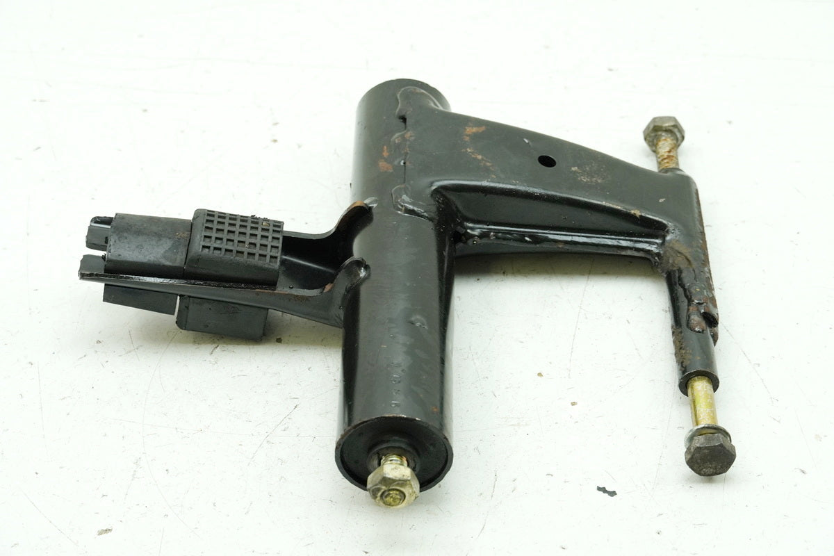 PIAGGIO SFERA 50 C01 Soporte motor Apoyo motor Fijación motor Refuerzo