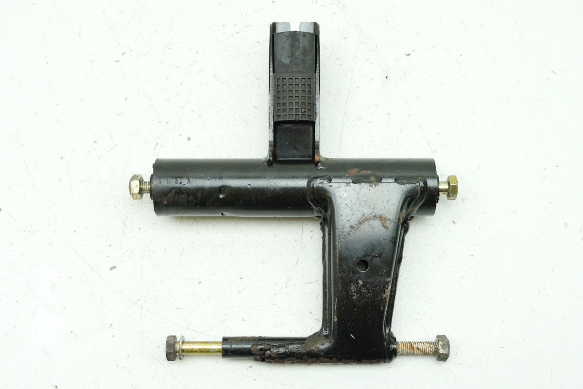 PIAGGIO SFERA 50 C01 Soporte motor Apoyo motor Fijación motor Refuerzo