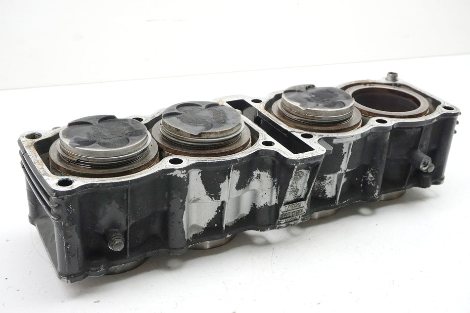 YAMAHA FZ 750 1FN Bloque de cilindros + 3 pistones