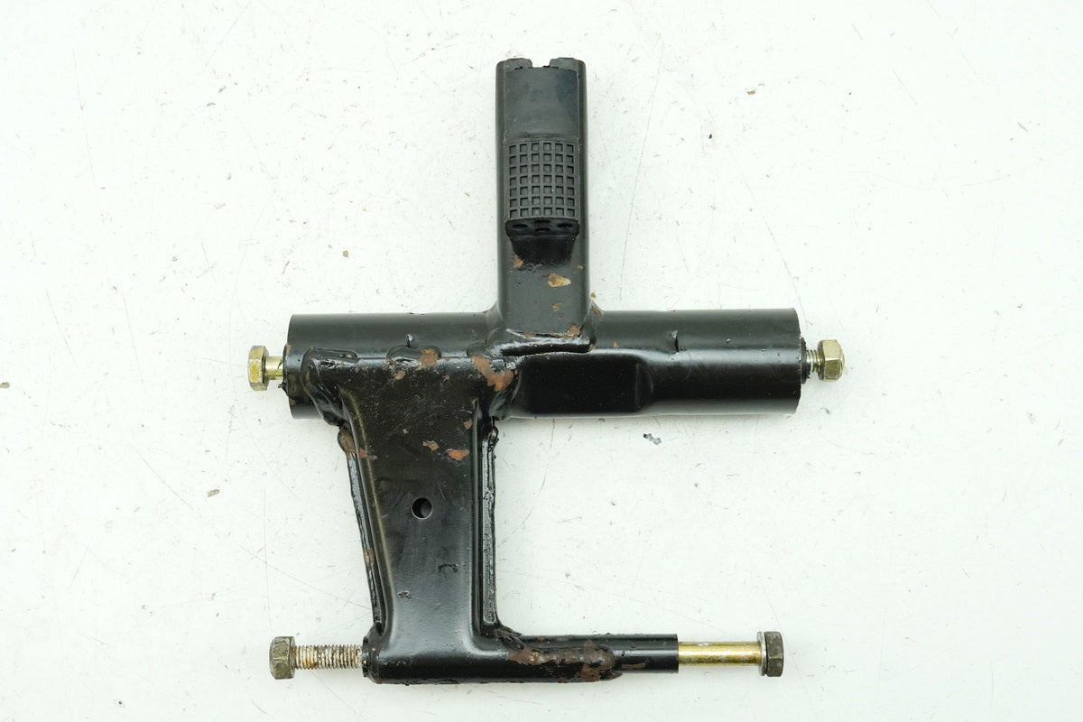 PIAGGIO SFERA 50 C01 Soporte motor Apoyo motor Fijación motor Refuerzo