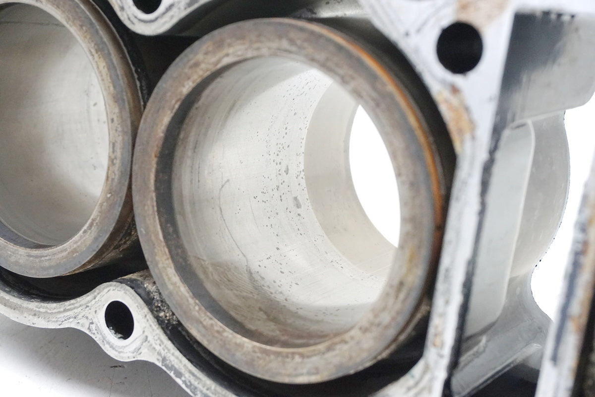 YAMAHA FZ 750 1FN Bloque de cilindros + 3 pistones