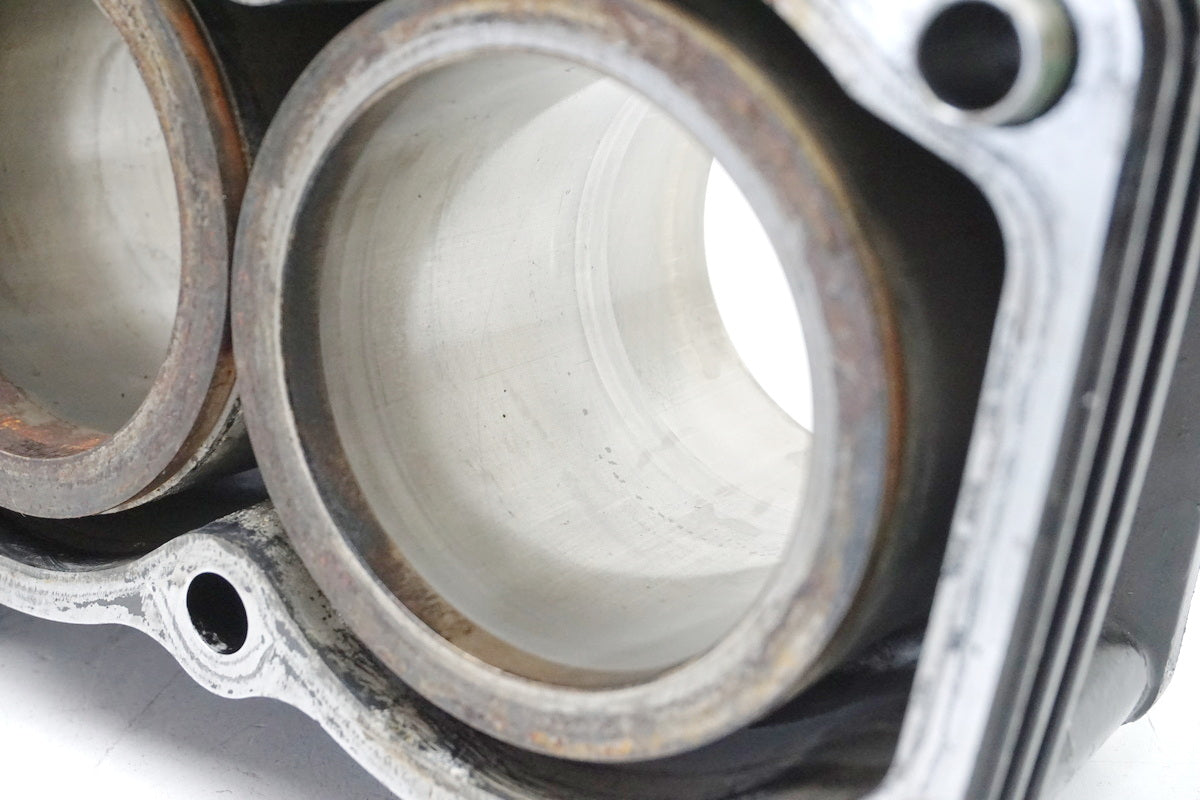 YAMAHA FZ 750 1FN Bloque de cilindros + 3 pistones