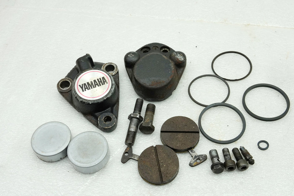YAMAHA RD 250 1A2 Bremssattel vorn Bremszange Bremskolben Bremsklötze