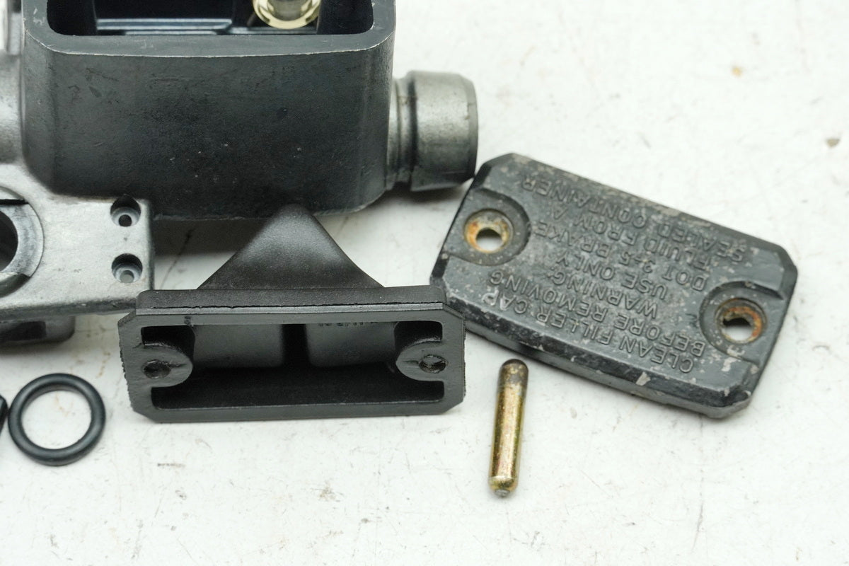 YAMAHA TDR 125 3XE Belgarda Cilindro de freno delantero Bomba de freno Cilindro maestro