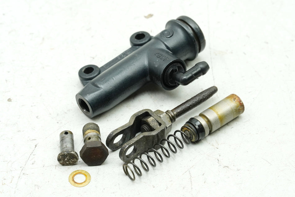 YAMAHA TDR 125 3XE Belgarda Cilindro de freno trasero Bomba de freno Cilindro maestro de freno trasero