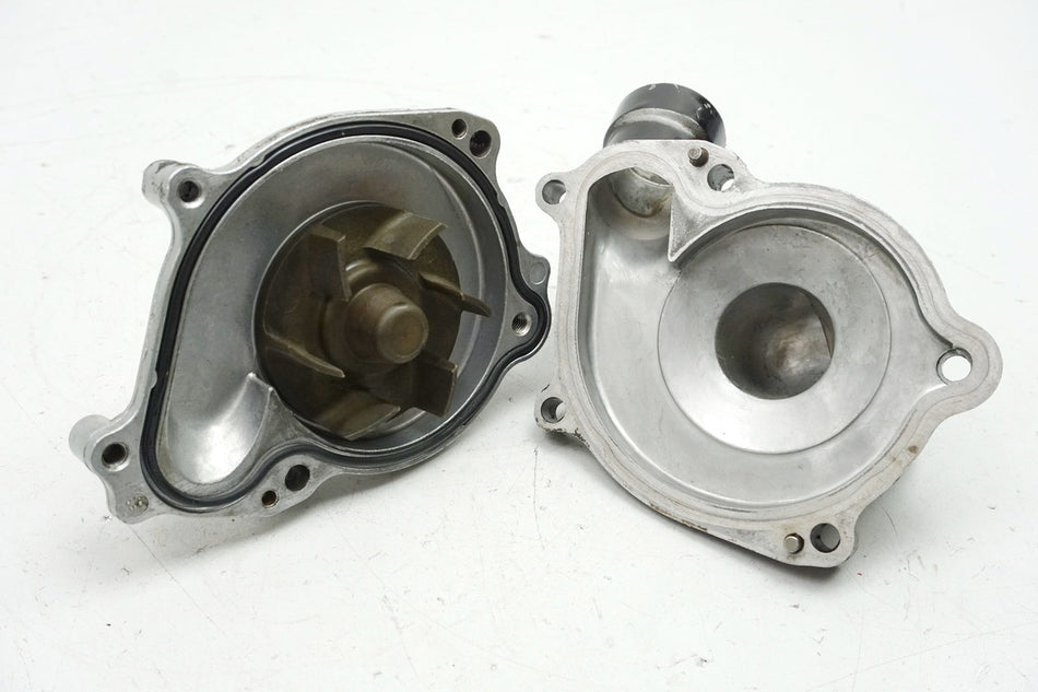 YAMAHA FZ 750 1FN Bomba de agua