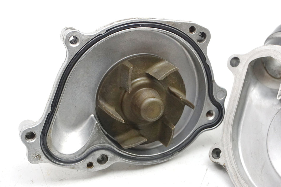YAMAHA FZ 750 1FN Bomba de agua