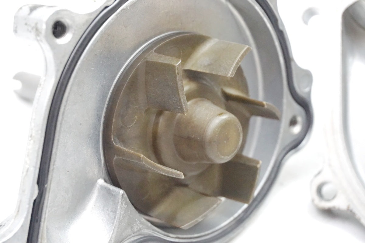YAMAHA FZ 750 1FN Bomba de agua